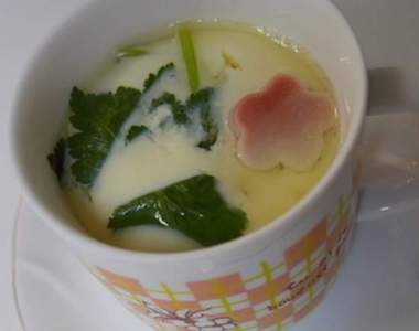 《簡單馬克杯茶碗蒸》在冷天氣裡吃既能解小餓又能溫暖身子～