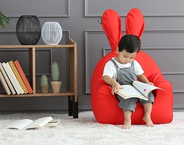 《兔耳沙發Rabito Chair》坐下去彷彿窩在柔軟的大兔子懷抱裡～♡