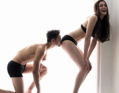 有點蝦《女孩分享趕走蒼蠅的方式》直接放屁就把跟屁蟲趕跑了XD