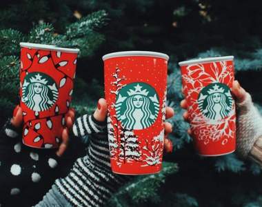 《星巴克耶誕紙杯》全新登場　限定布丁迷你杯也一起換新裝