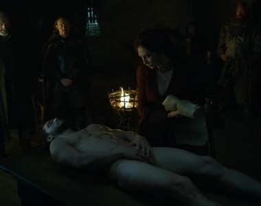 《冰與火之歌》超爆笑NG 死人是不會害羞的瓊恩雪諾...