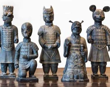 《卡通角色兵馬俑》米奇率領複製人大軍一個勁的朝你笑......(發寒)