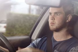 有趣廣告《讓駕駛不拿手機的方法》我正在看著你喲～♥