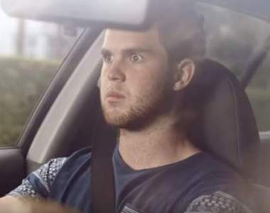 有趣廣告《讓駕駛不拿手機的方法》我正在看著你喲～♥