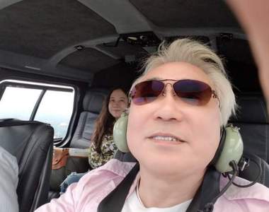 有錢就是屌《開直升機玩Pokemon Go》下面的可憐蟲還在用腳跑……