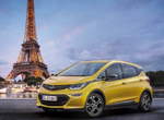 巴黎首演《Opel Ampera-e》先來跟賽車比一下 巴黎首演《Opel Ampera-e》先來跟賽車比一下
