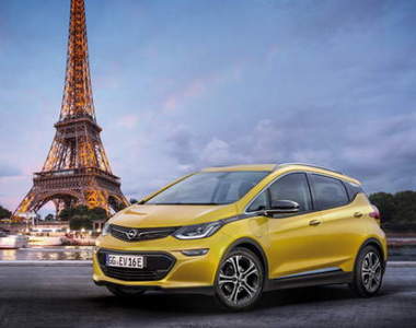 巴黎首演《Opel Ampera-e》先來跟賽車比一下