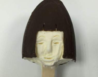 推特《冰淇淋雕刻家》這陰森冷笑的臉龐似曾相識