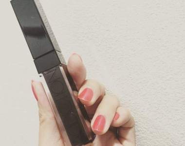 日本女生大注目的《黑唇蜜》讓彩妝瞬間性感加倍的魔法單品