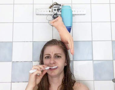 《假手洗髮機》不管怎麼看都像把不到妹妹就巴頭