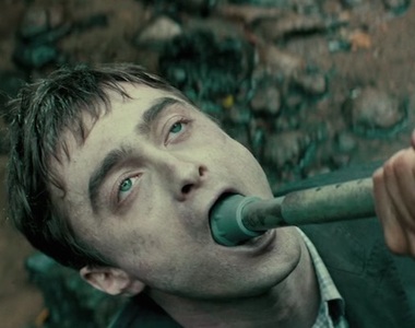 丹尼爾《屍控奇幻旅程》放屁屍體拯救絕望男 看完也你會WTF的故事