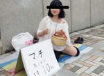 《真實版賣火柴女孩》原宿車站前出現的謎樣女孩 《真實版賣火柴女孩》原宿車站前出現的謎樣女孩