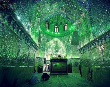 伊朗《光明王之墓》數萬個鏡子碎片打造出絕美的夢幻碧綠世界✧
