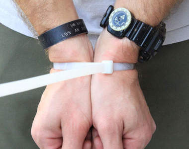 《一人束帶掙脫術》緊急狀況一個人也可以鬆開的方法