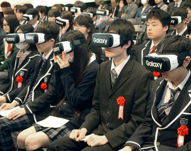 《日本網路高中》開學典禮免到校 戴著VR帶你參觀學校