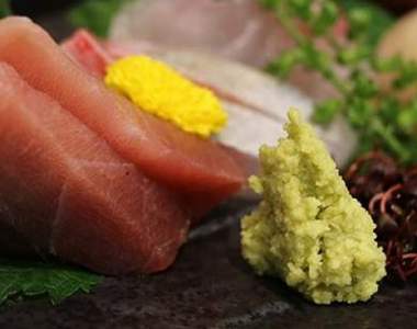 《刺身芥末的正確吃法》到底該拌進醬油裡還是放在生魚片上呢?