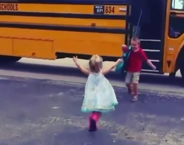 《每天飛奔擁抱哥哥的妹妹》我的妹妹哪有這麼萌✿