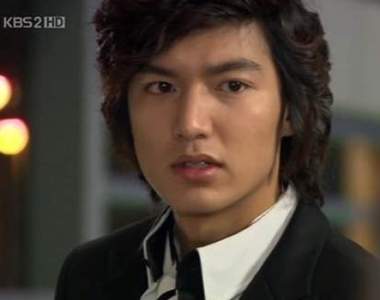 害羞回憶《讓人深感黑歷史的瞬間》人不輕狂枉少年?