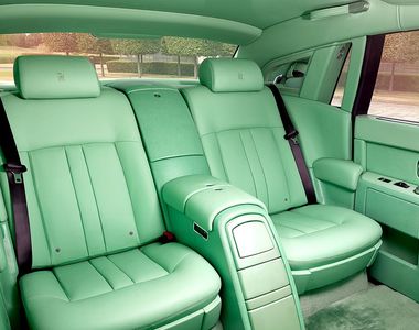 綠油油《Rolls-Royce Phantom》這樣的女神我......