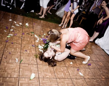 匿名告白《各種毀了婚禮的辦法》伴娘說他懷了新郎的孩子...