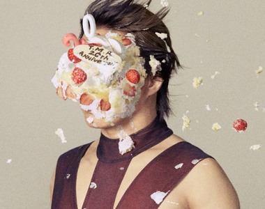 《西川貴教》出道20週年紀念精選集附的小冊子怎麼都沒有臉啊XD