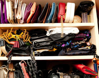 《10種便利包包收納法》任何形狀大小的包包都可以乖乖聽話w