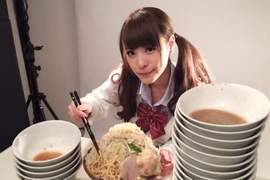 《宅宅AVDay》桃乃木香奈是AV界的大食女王 《宅宅AVDay》桃乃木香奈是AV界的大食女王