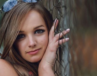 好可怕系列《不能碰臉的女孩》碰了她的臉她就會......