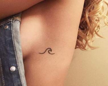 乳香四溢《胸緣刺青》連刺青的畫面都讓人血脈噴張