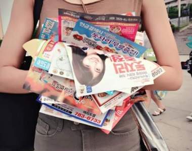 韓國神秘景點《可以拿到爆量傳單的公園》一走進去手會忙的不得了