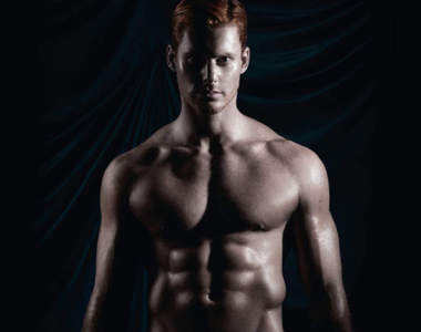 《紅髮猛男裸體月曆》原來連下面的毛也是紅的...（‘艸`）