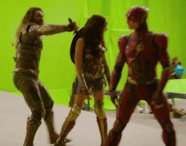 《正義聯盟》殺青 歡樂幕後花絮影片公開英雄幼稚的一面w