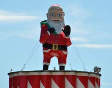 《意義不明的詭異雕像》不就只是作來嚇路人用的嗎？（錯）