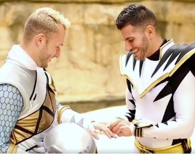 超溫馨的《金剛戰士Cosplay求婚》看了有種暖心的感覺啊（心）