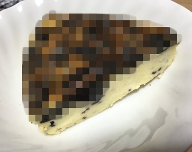 網友分享自製《乳酪蛋糕》這驚人的外觀也太像有加蟲蟲了吧www