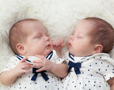 《在巧合時間誕生的雙胞胎》同時是哥哥也是弟弟到底怎麼回事？