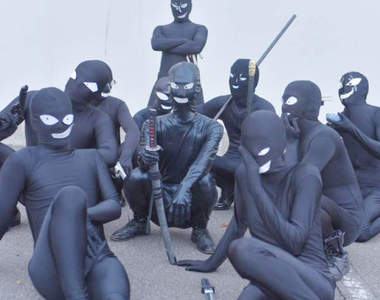 同人展出現《黑影犯人Cosplay大軍》會場到底有多少人被殺了……