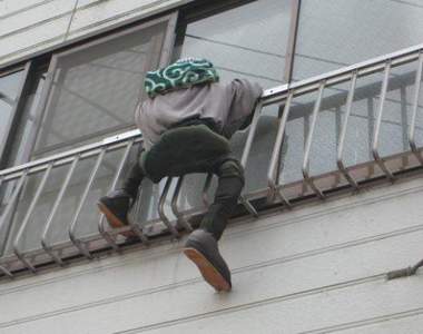 《小學生錄音帶癡漢事件》因為想聽聽小孩們的聲音所以犯案惹