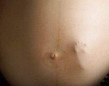 《兩句話恐怖大賽》親愛的　我這個月還沒來......