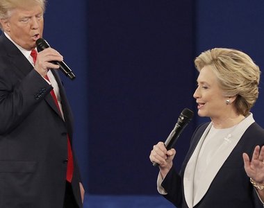 《希拉蕊川普對唱》原來是卡拉OK啊我還以為是總統辯論呢