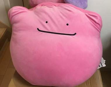 精靈寶可夢《超巨大百變怪布偶》網友開箱　無法抗拒的軟Q幸福感