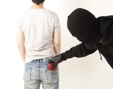 《面試時偷走老闆的錢包》這會不會是一種預支薪水的方式呢?