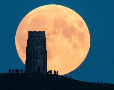 今天晚上會是《草莓月》聽起來是不是很有魔法少女的FU★