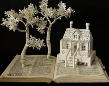 《舊書上的紙模型》不但能蹦出立體故事場景還能變成美麗的珠寶飾品
