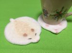 羊毛氈《倉鼠杯墊》融化的倉鼠?還是倉鼠餅乾呢? 羊毛氈《倉鼠杯墊》融化的倉鼠?還是倉鼠餅乾呢?