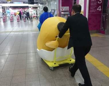 《蛋黃哥：好累唷～》卡通明星排排站只有他繼續軟爛…