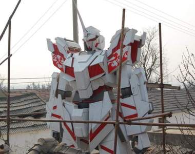 《鋼彈立於農家》大陸玩家製作高6.6米的獨角獸鋼彈