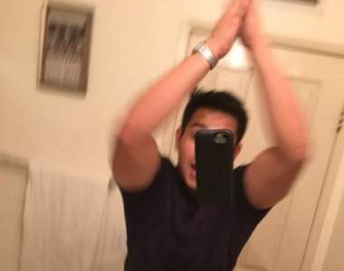 超自虐社群拍照新風潮《拋手機合掌照》有種拿i7來玩阿（奸笑）