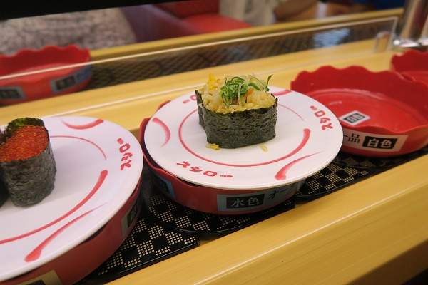 意味不明的《炒飯壽司》直接用海苔把炒飯包起來不是更省事嗎ww - 圖片3