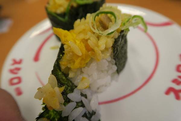 意味不明的《炒飯壽司》直接用海苔把炒飯包起來不是更省事嗎ww - 圖片4